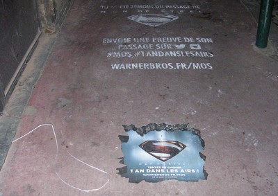 Publicité pour le film superman dans les rues de Toulouse